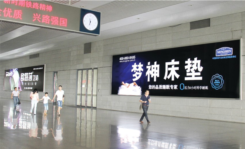 上海虹桥站站台层墙面灯箱广告 上海虹桥站站台层墙面灯箱广告